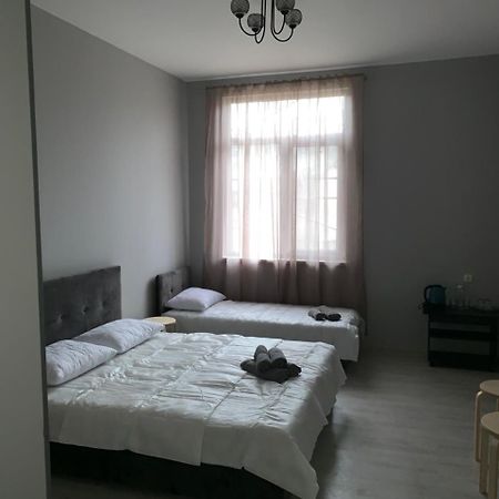 Hotel Гостевой Двор Дамира Pizunda Exterior foto
